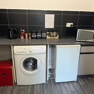 https://central-london-location-close-to-bars-restaurants-and.brighton-hotels-england.com