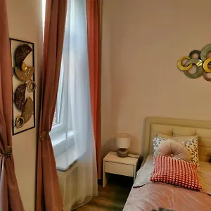 Goldcentral Comfort Apartment