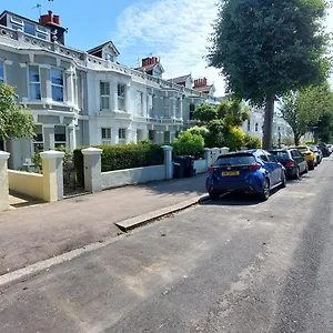 https://pebbles-place.brighton-hotels-england.com